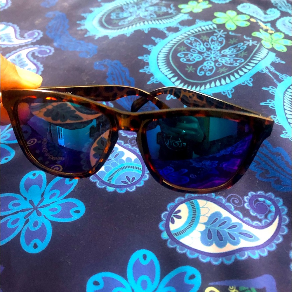 Happy hour sunglasses, tortoise deric polarized